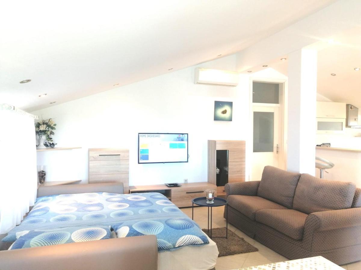 Lovely Sea View House In Malinska Island Krk エクステリア 写真