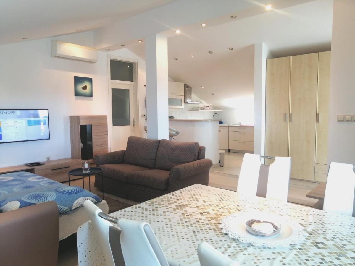 Lovely Sea View House In Malinska Island Krk エクステリア 写真